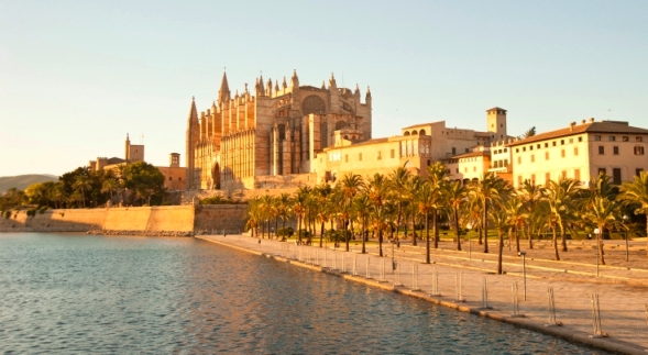 majorca-travel-guide-palma-city-cathedral majorca-travel-guide-palma-city-cathedral