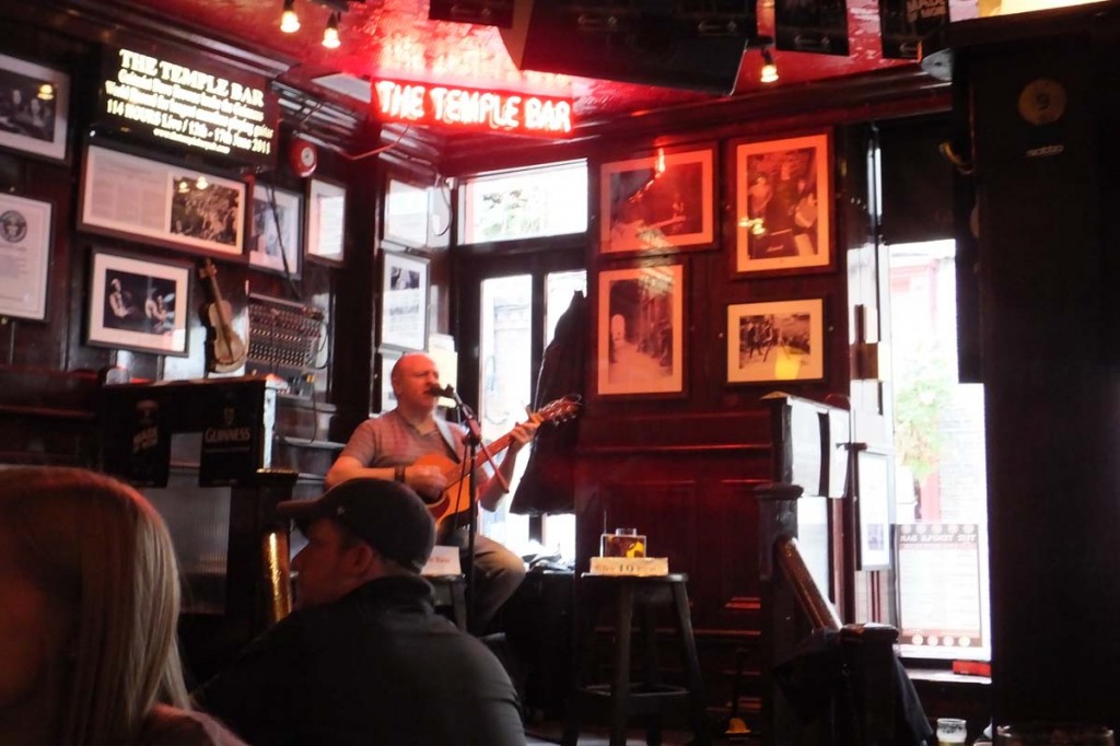 Temple Bar - Singer